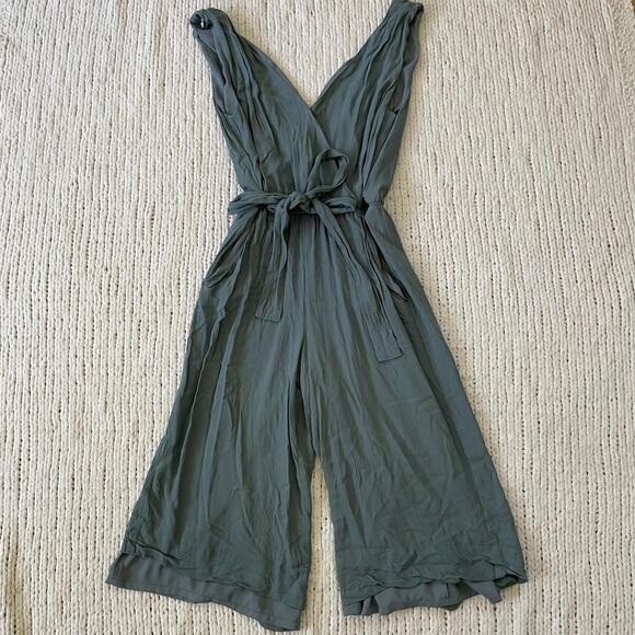 Babaton Pants - Aritzia Babaton Women's Turquoise Maximillian Jumpsuit - Size Small